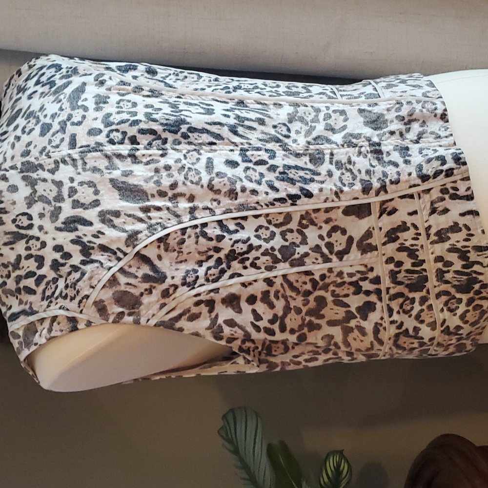 Chicos Leopard Linen Vest - Picture 7 of 13